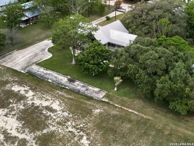 199 LAKESHORE DR S Bandera, TX 78003