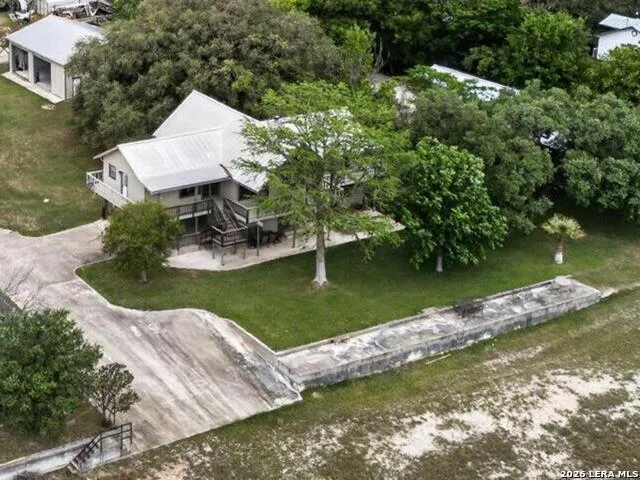 199 LAKESHORE DR S Bandera, TX 78003