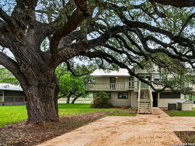 199 LAKESHORE DR S Bandera, TX 78003