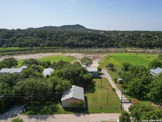 199 LAKESHORE DR S Bandera, TX 78003