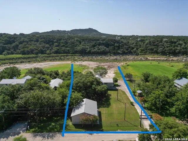 199 LAKESHORE DR S Bandera, TX 78003