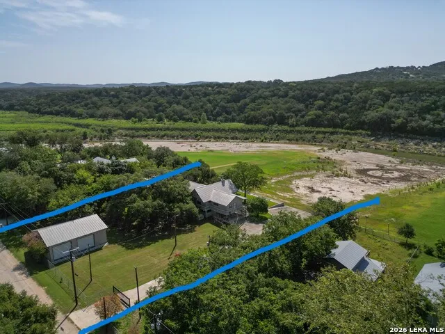 199 LAKESHORE DR S Bandera, TX 78003
