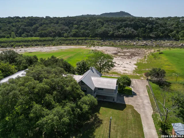 199 LAKESHORE DR S Bandera, TX 78003