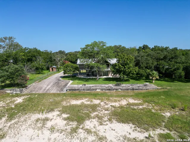 199 LAKESHORE DR S Bandera, TX 78003