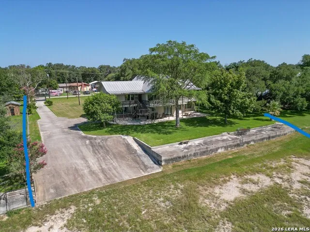 199 LAKESHORE DR S Bandera, TX 78003