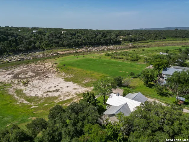 199 LAKESHORE DR S Bandera, TX 78003