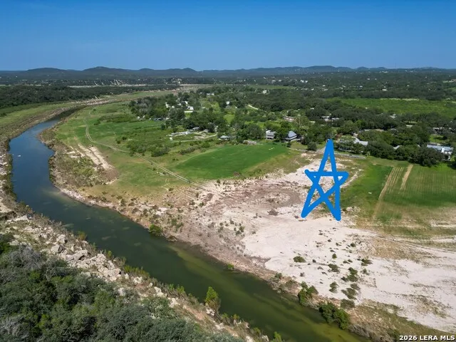 199 LAKESHORE DR S Bandera, TX 78003