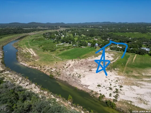 199 LAKESHORE DR S Bandera, TX 78003