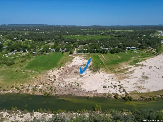 199 LAKESHORE DR S Bandera, TX 78003