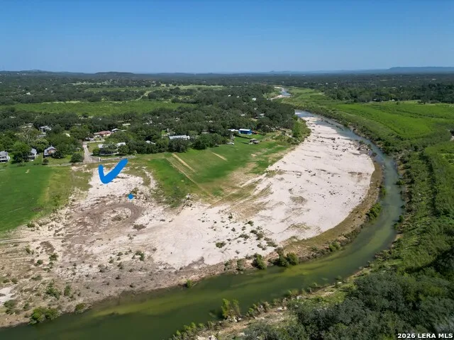 199 LAKESHORE DR S Bandera, TX 78003
