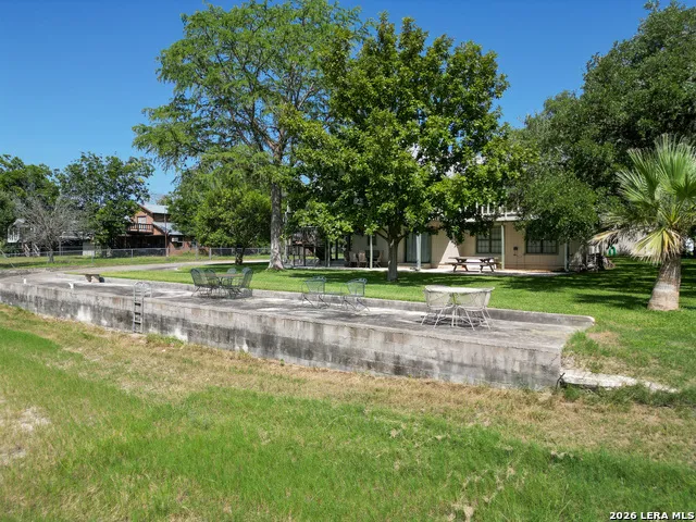 199 LAKESHORE DR S Bandera, TX 78003