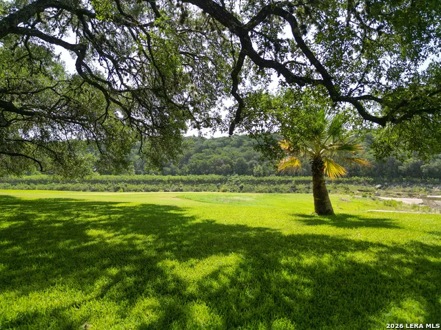 199 LAKESHORE DR S Bandera, TX 78003