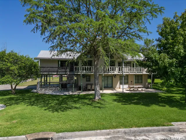 199 LAKESHORE DR S Bandera, TX 78003