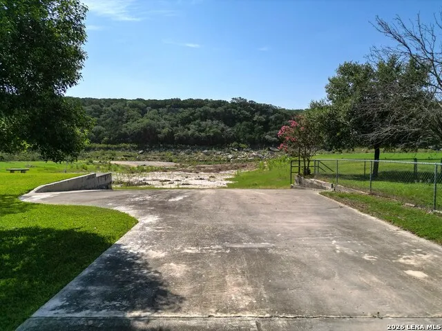 199 LAKESHORE DR S Bandera, TX 78003