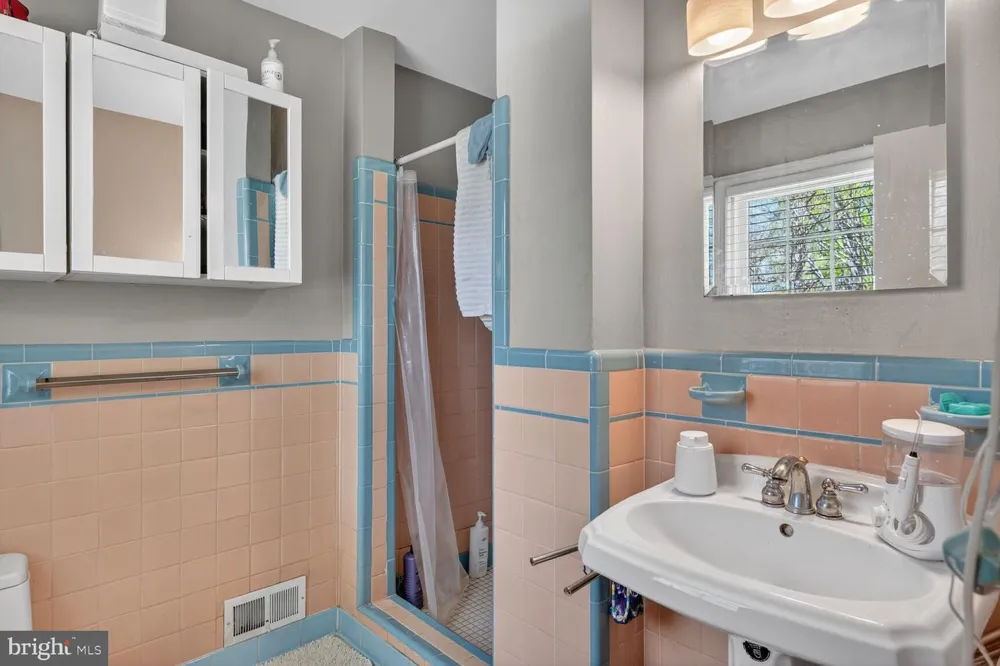 7215 ROLLINGWOOD DRIVE Chevy Chase, MD 20815