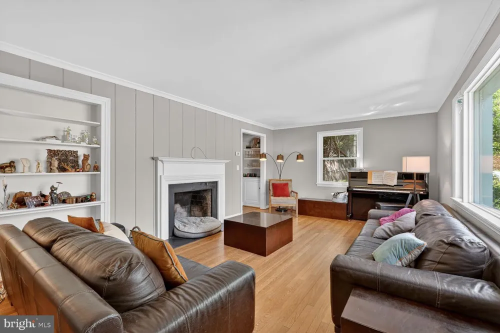 7215 ROLLINGWOOD DRIVE Chevy Chase, MD 20815