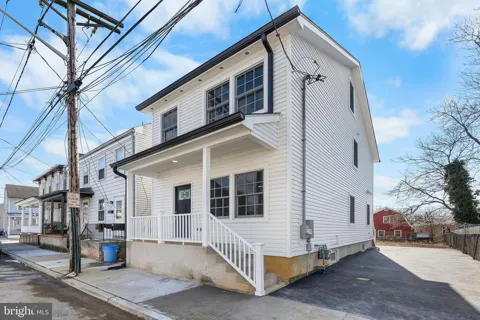 32 WEST STREET