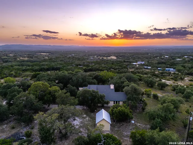 292 Phillip Dr Pipe Creek, TX 78063