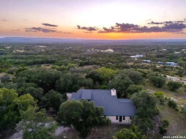 292 Phillip Dr Pipe Creek, TX 78063