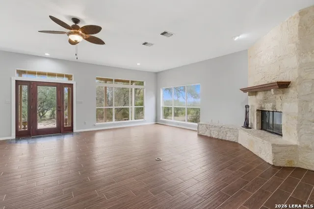 292 Phillip Dr Pipe Creek, TX 78063