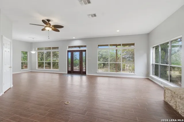 292 Phillip Dr Pipe Creek, TX 78063