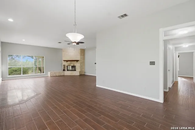 292 Phillip Dr Pipe Creek, TX 78063