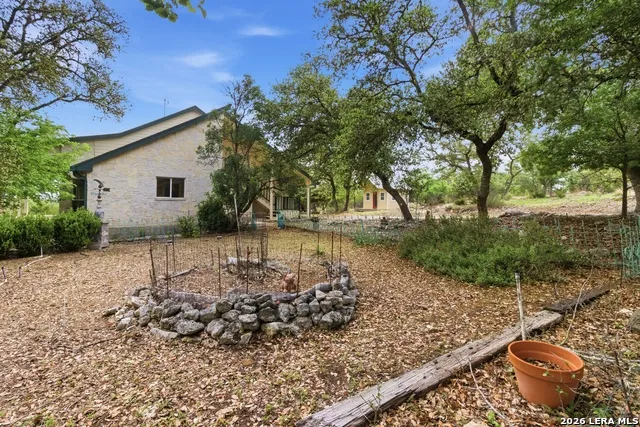 292 Phillip Dr Pipe Creek, TX 78063