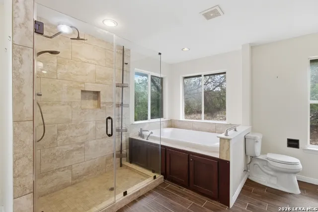 292 Phillip Dr Pipe Creek, TX 78063