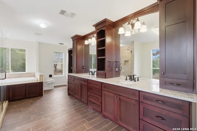 292 Phillip Dr Pipe Creek, TX 78063