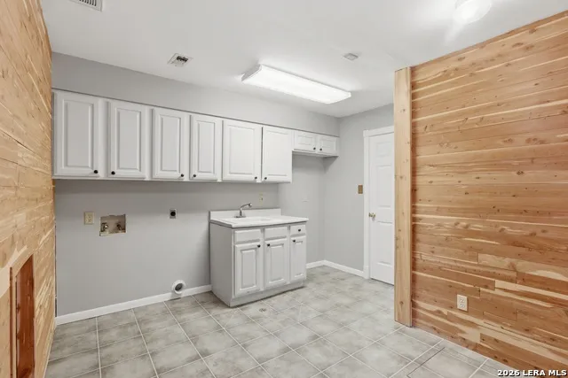 292 Phillip Dr Pipe Creek, TX 78063