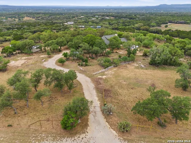 292 Phillip Dr Pipe Creek, TX 78063