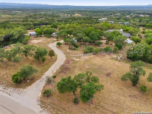 292 Phillip Dr Pipe Creek, TX 78063