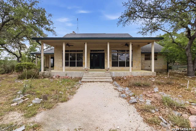 292 Phillip Dr Pipe Creek, TX 78063