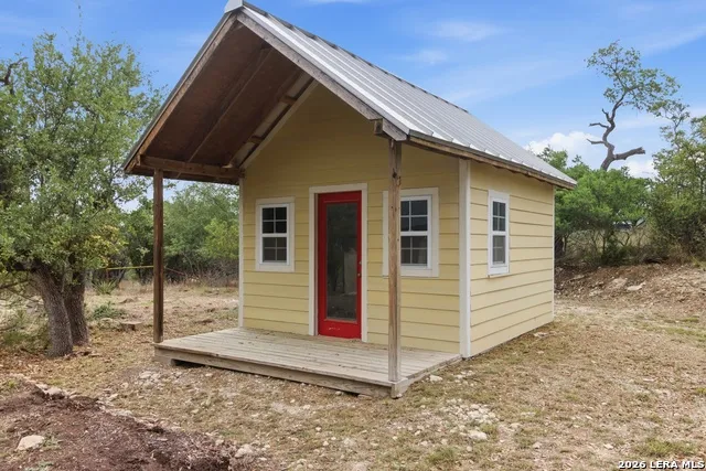 292 Phillip Dr Pipe Creek, TX 78063