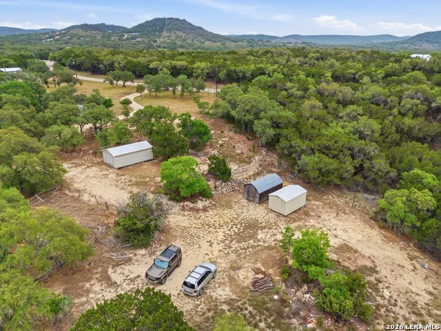 292 Phillip Dr Pipe Creek, TX 78063