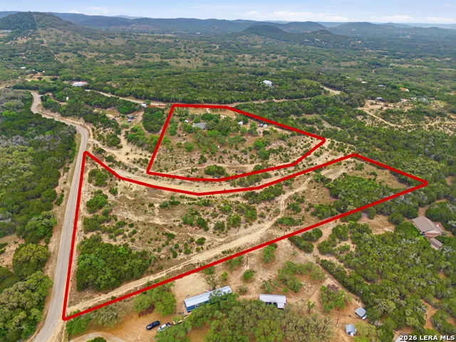 292 Phillip Dr Pipe Creek, TX 78063