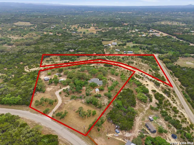292 Phillip Dr Pipe Creek, TX 78063
