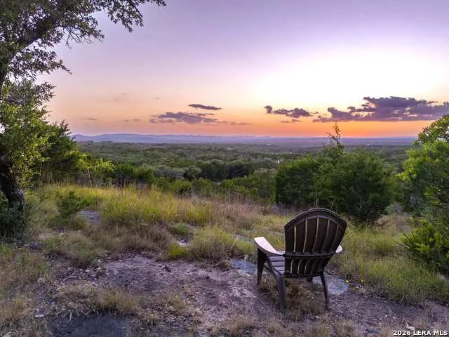 292 Phillip Dr Pipe Creek, TX 78063