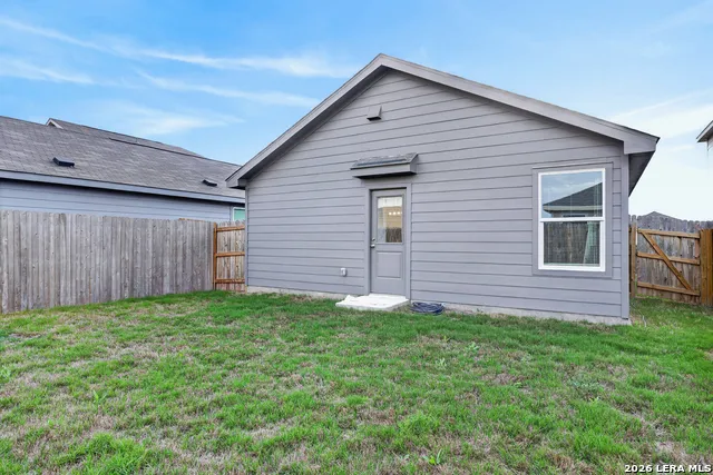 304 Alligator Crk Seguin, TX 78155
