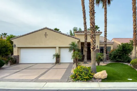 81083 Avenida Tres Lagunas
