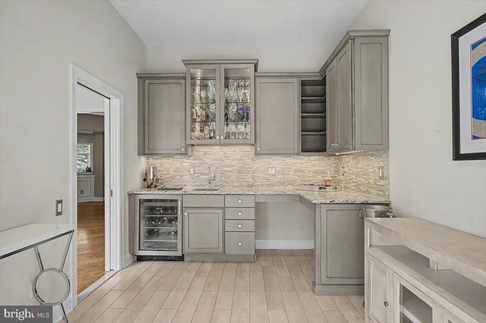 9 SUMMIT LANE Wilmington, DE 19807