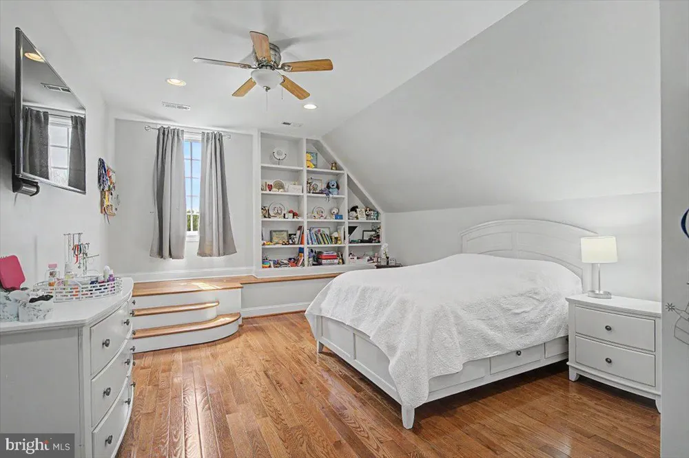 9 SUMMIT LANE Wilmington, DE 19807