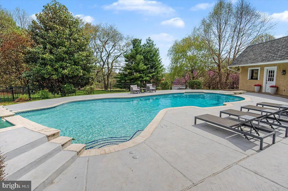 9 SUMMIT LANE Wilmington, DE 19807