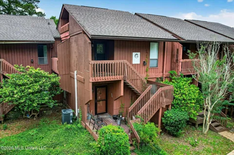 238 Lakeside Villa