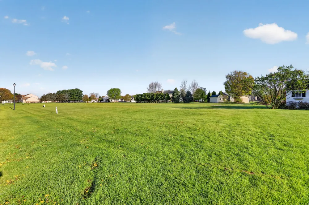 838 Maple Meadows Avenue Vicksburg, MI 49097