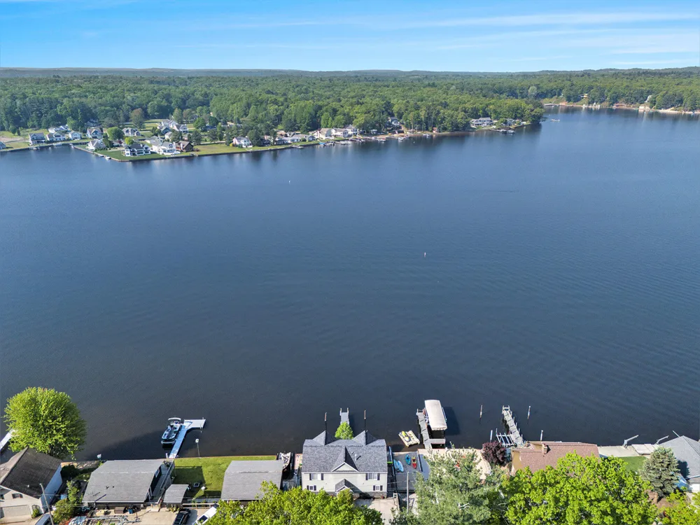 5293 W Monroe Road Pentwater, MI 49449