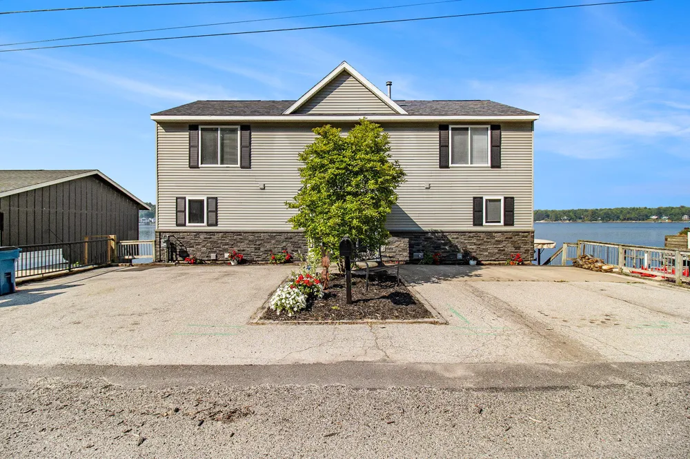 5293 W Monroe Road Pentwater, MI 49449