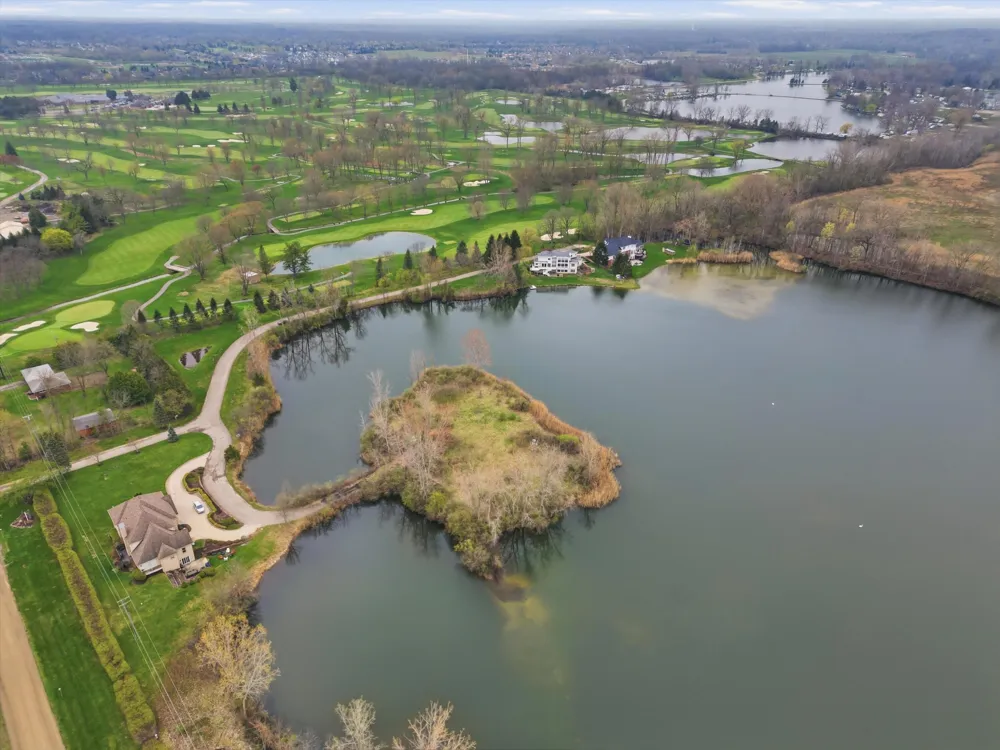 52451 Caddy Lane South Lyon, MI 48178