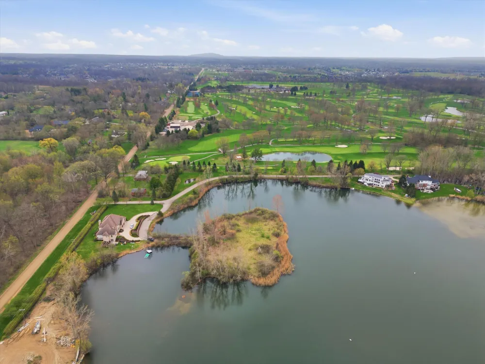 52451 Caddy Lane South Lyon, MI 48178
