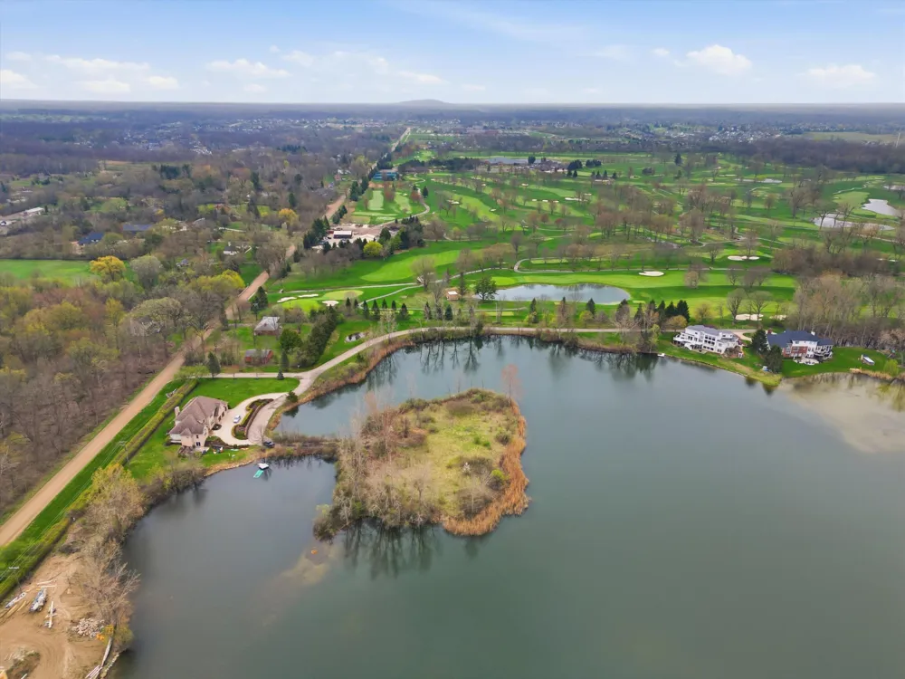 52451 Caddy Lane South Lyon, MI 48178
